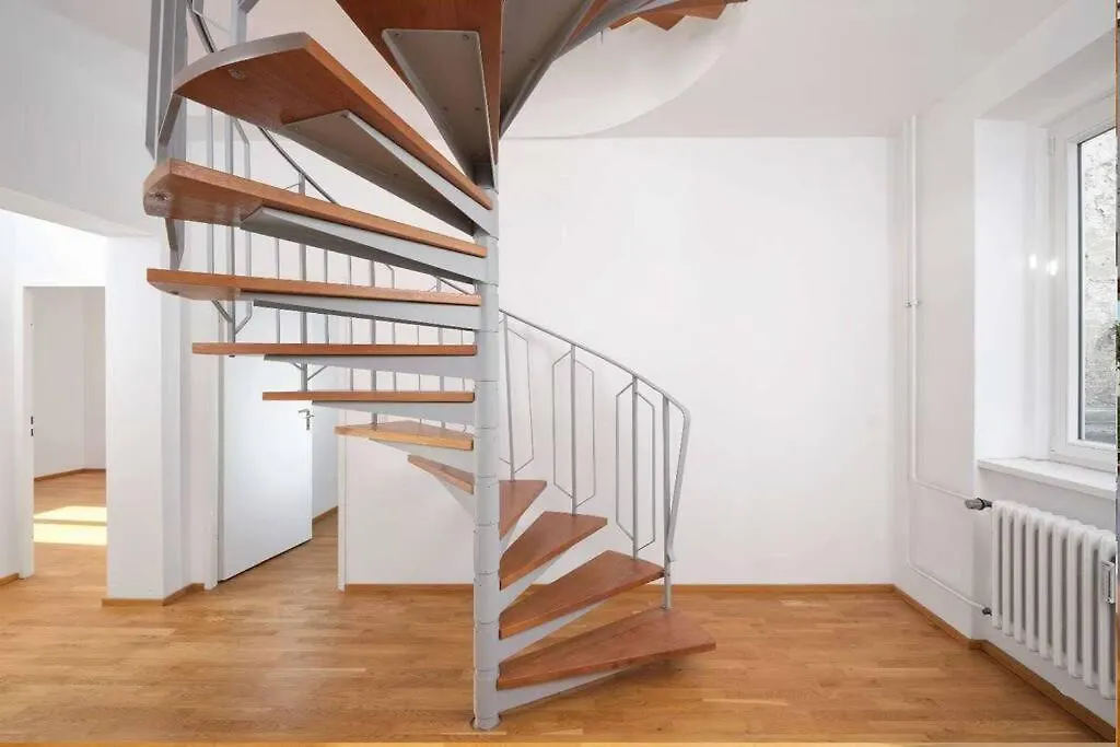 Contacten van Penthouse + 2 Balconies & Terrace